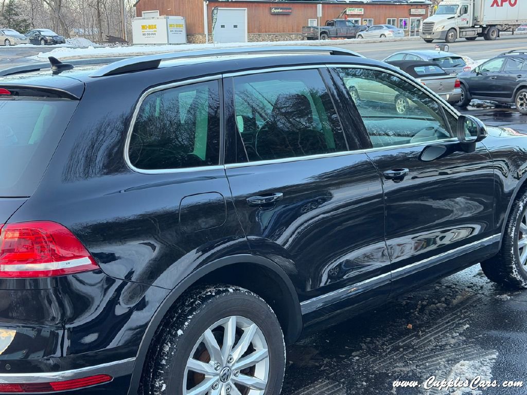 Used 2017 Volkswagen Touareg Sport AWD/4WD image 39