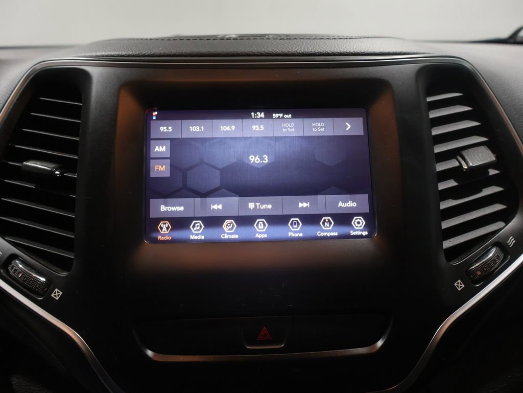 Used 2019 Jeep Cherokee Latitude w/ Popular Appearance Group image 25