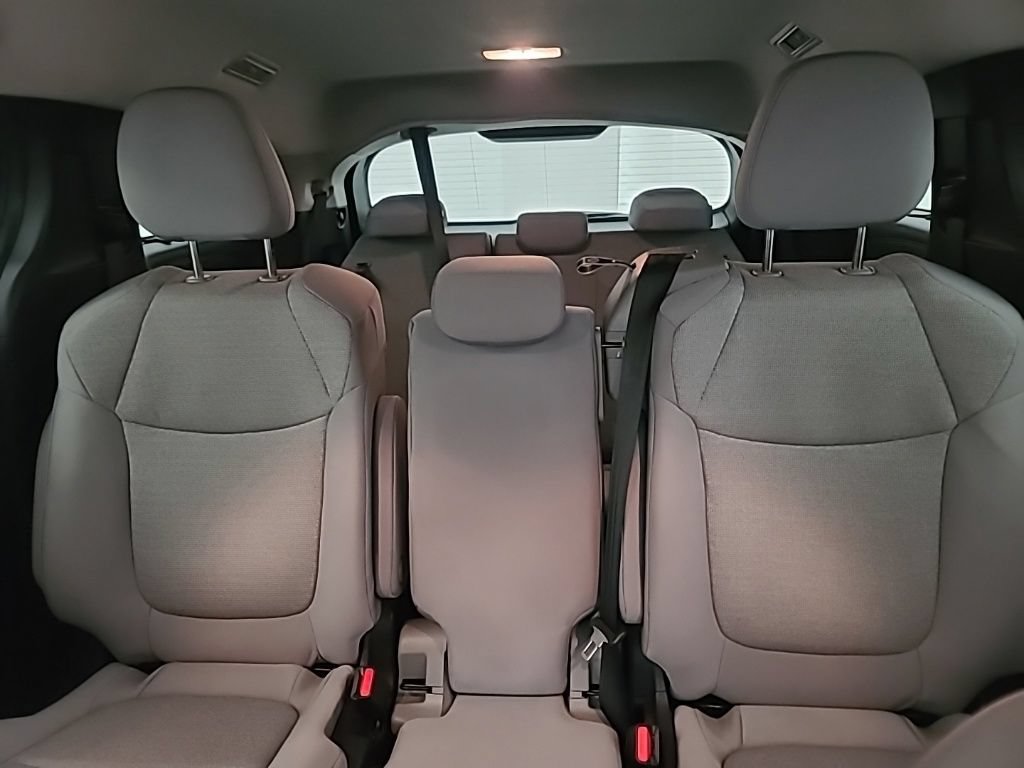 Used 2026 Toyota Sienna LE FWD image 25