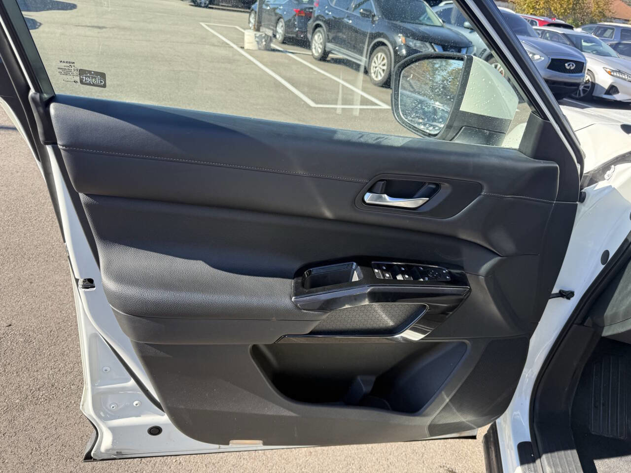 Used 2022 Nissan Pathfinder SV image 21