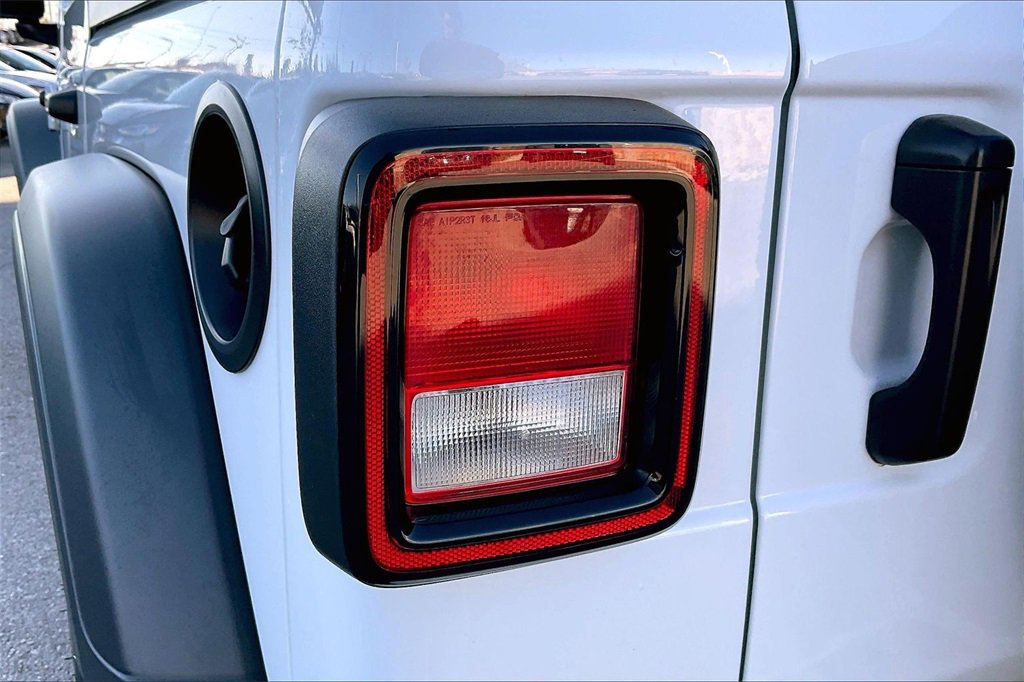 Used 2024 Jeep Wrangler Sport S image 28