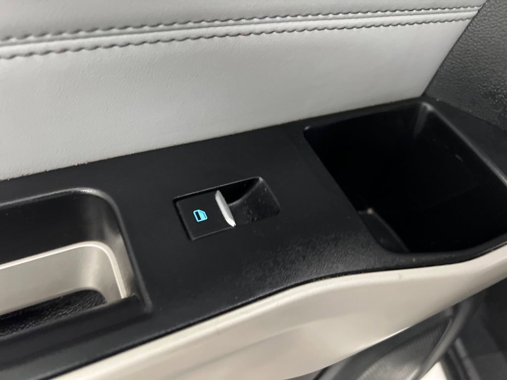 Used 2021 Ford Explorer XLT w/ Equipment Group 202A image 17