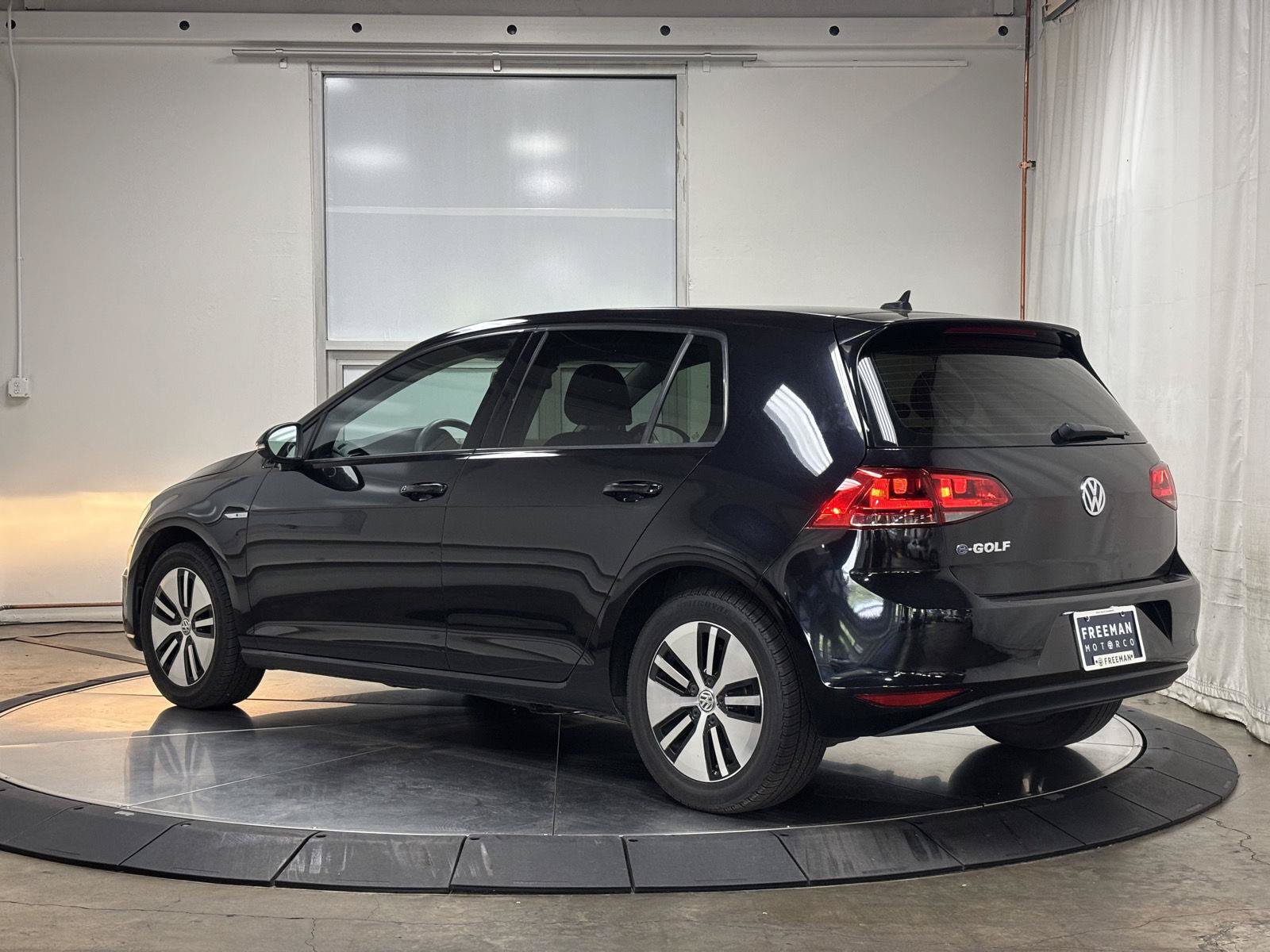 Used 2016 Volkswagen e-Golf SE w/ DC Fast Charging Package FWD image 7