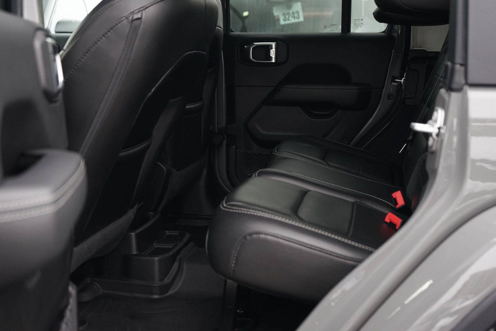 Used 2022 Jeep Wrangler Unlimited Sahara w/ Cold Weather Group image 18