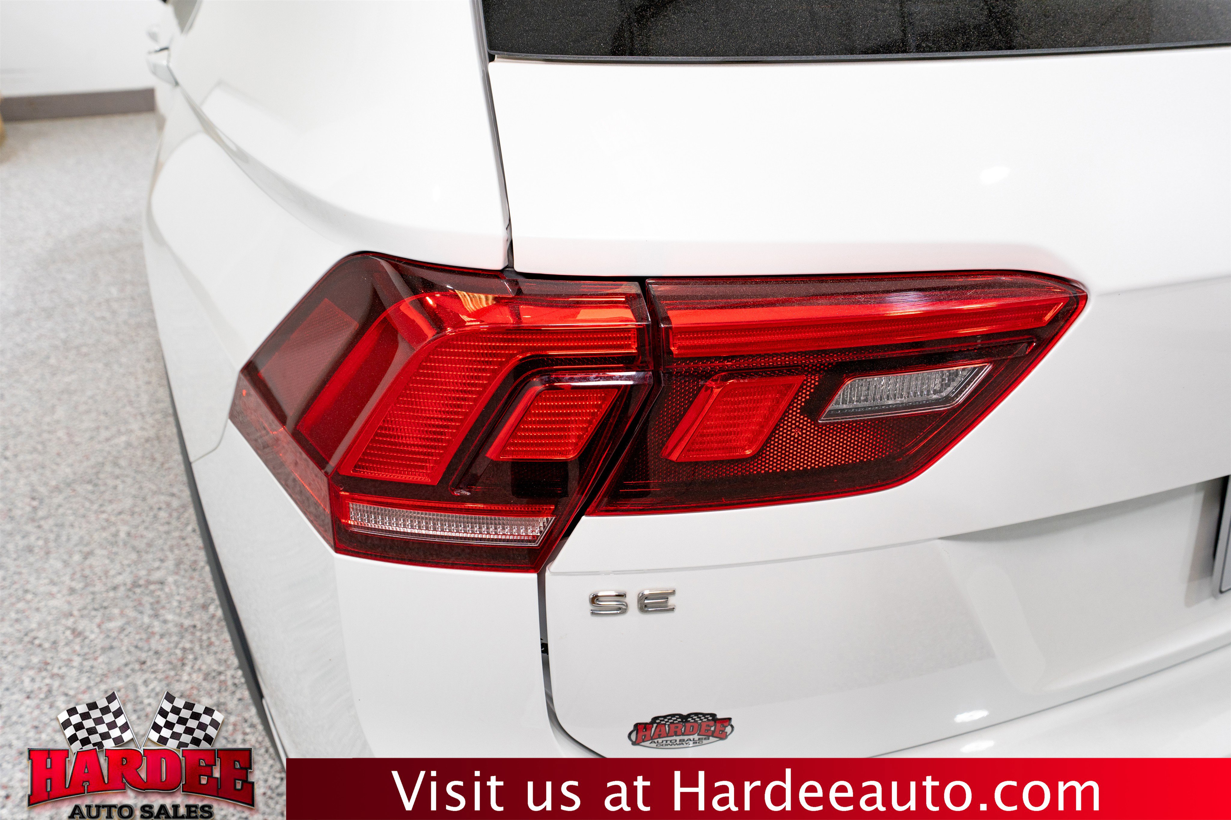 Used 2023 Volkswagen Tiguan SE R-Line image 9