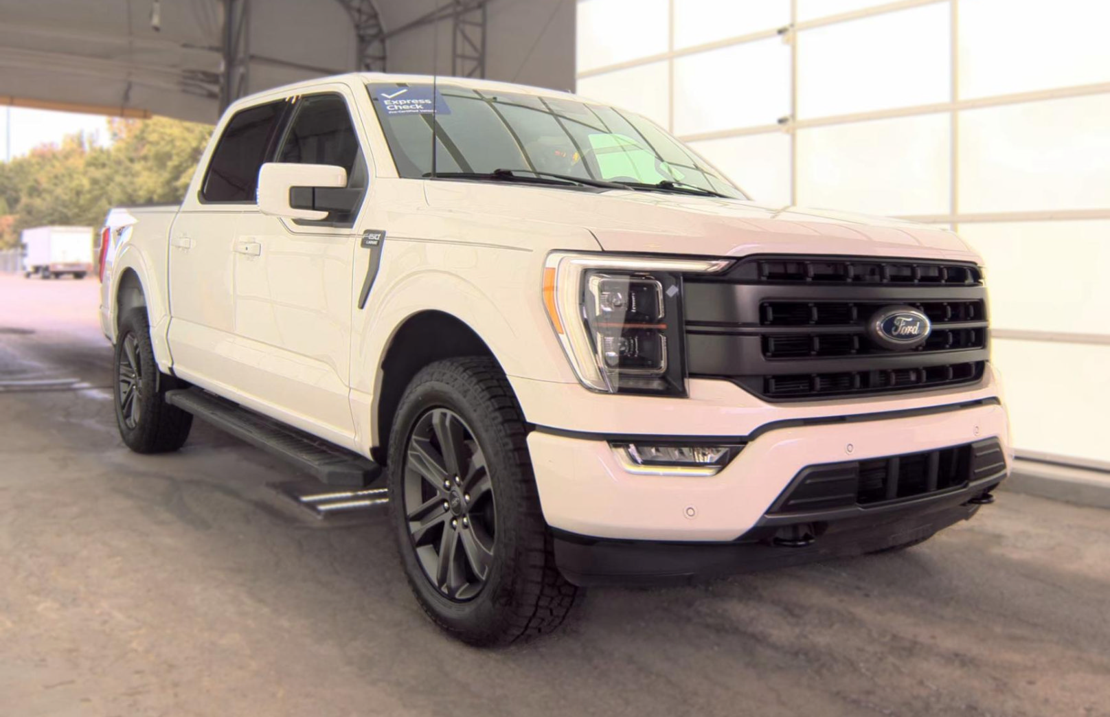 Used 2023 Ford F150 Lariat w/ Equipment Group 502A High AWD/4WD image 3
