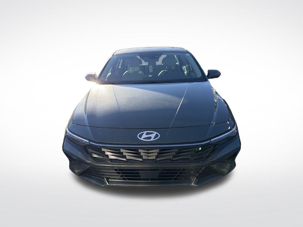 Used 2025 Hyundai Elantra Limited FWD image 2