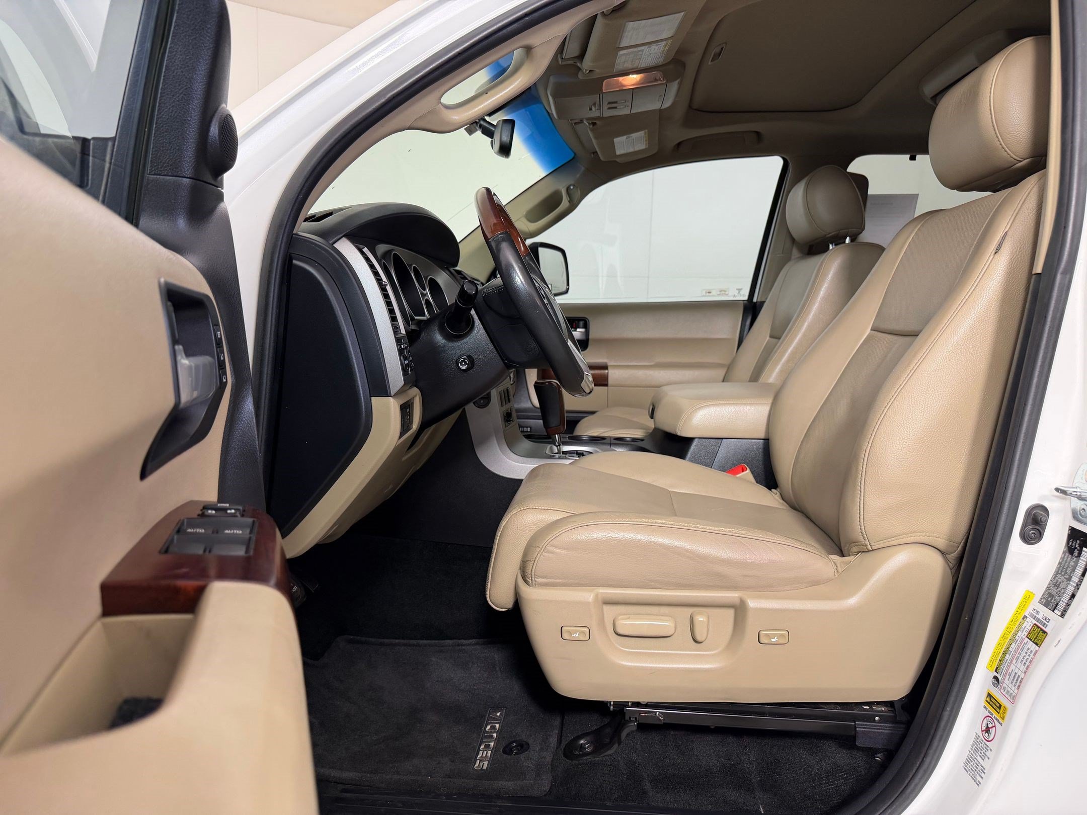 Used 2016 Toyota Sequoia Platinum AWD/4WD image 4