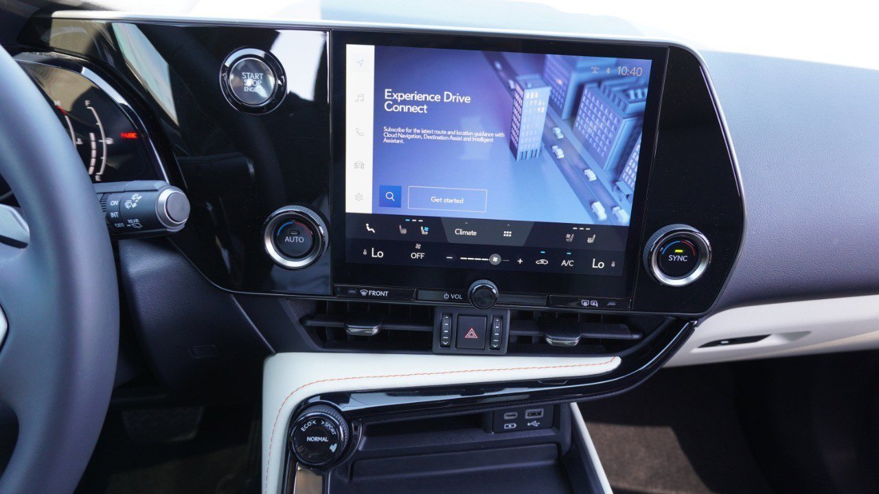 Used 2024 Lexus NX 250 FWD w/ Towing Package (2000 Lbs) image 16