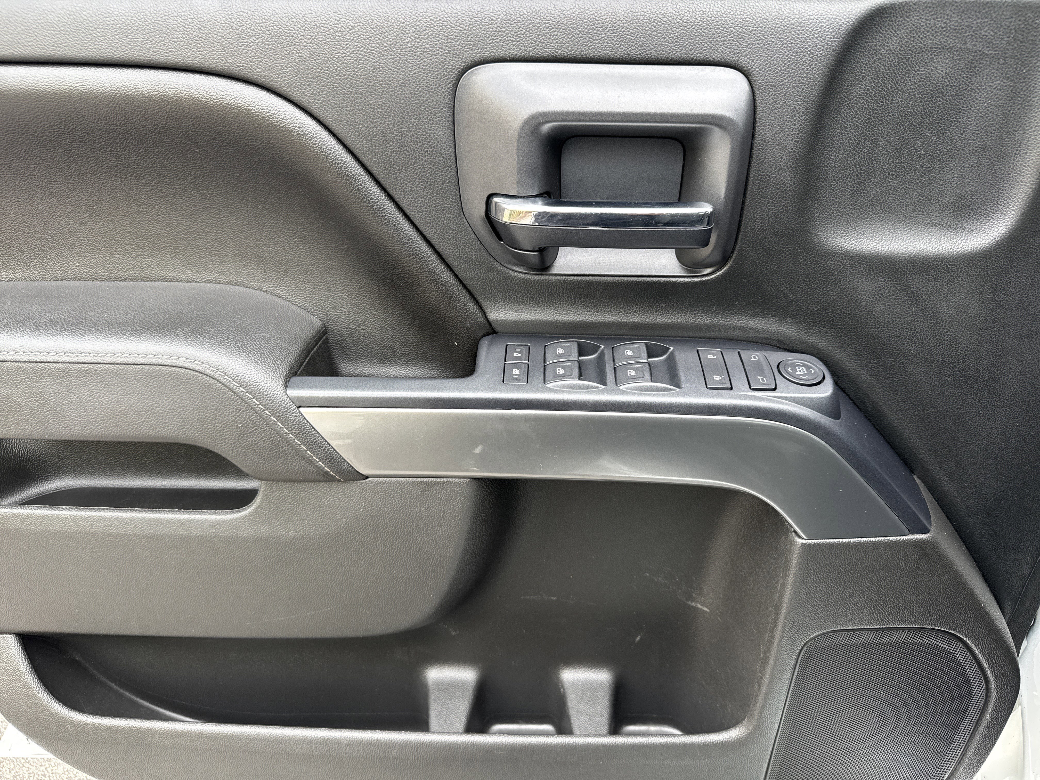 Used 2015 Chevrolet Silverado 1500 LT RWD image 14