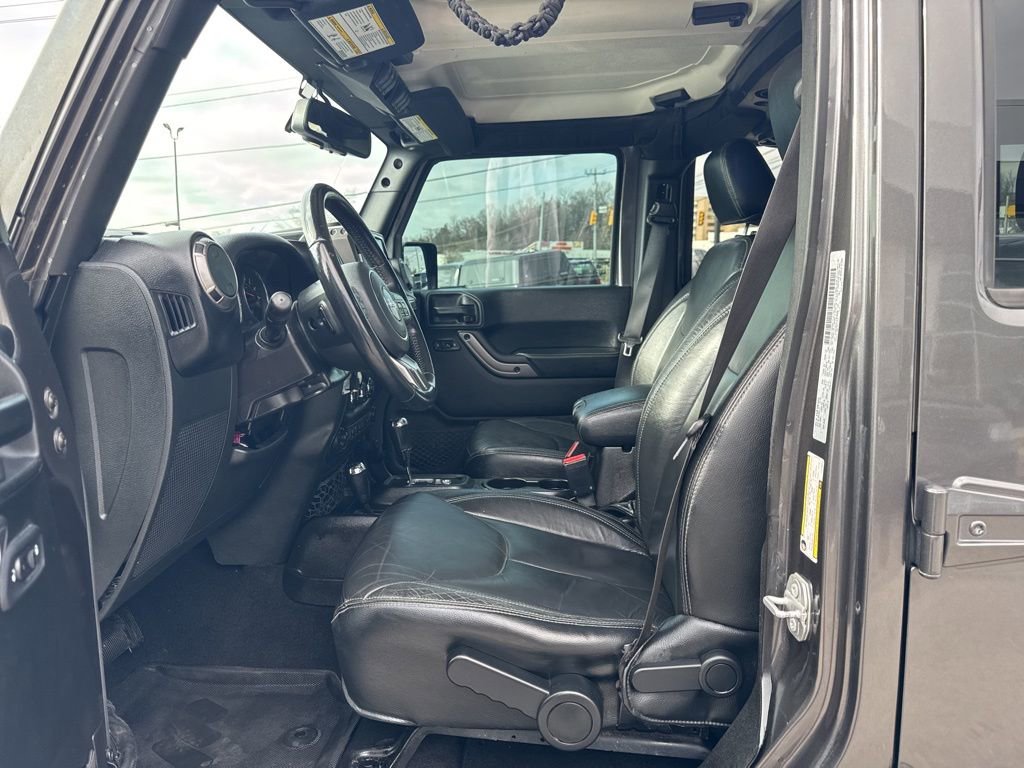 Used 2018 Jeep Wrangler Unlimited Sahara image 16