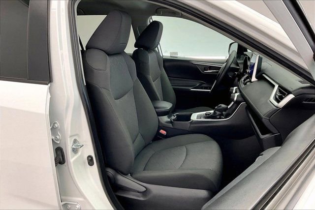 Used 2024 Toyota RAV4 XLE AWD/4WD image 6