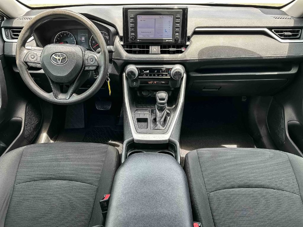 Used 2020 Toyota RAV4 LE FWD image 11