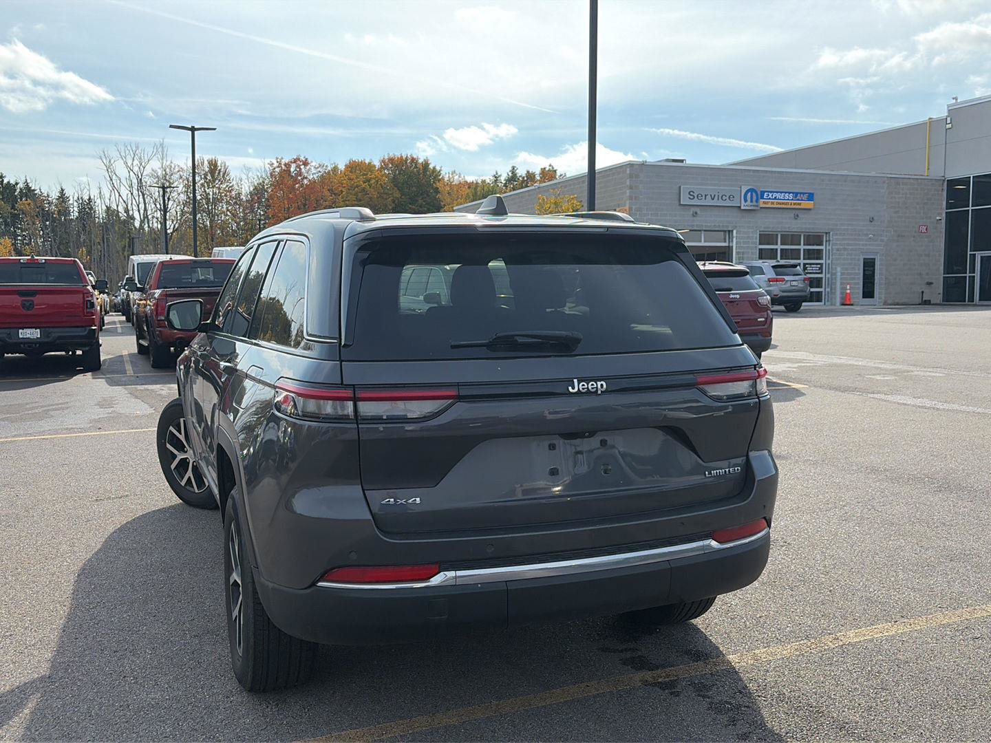 Used 2023 Jeep Grand Cherokee Limited AWD/4WD image 3