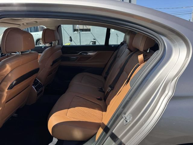 Used 2021 BMW 740i xDrive w/ Luxury Rear Seating Package AWD/4WD image 15