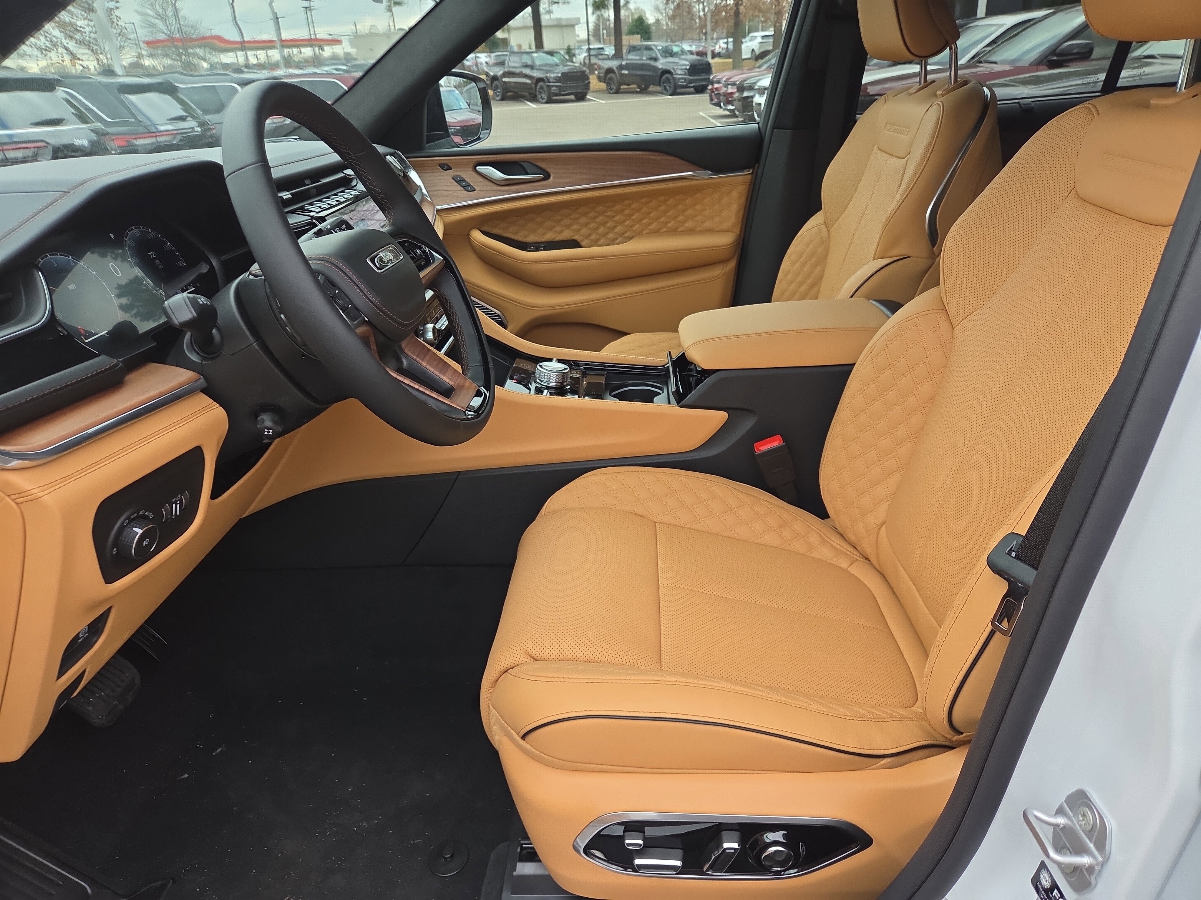 New 2025 Jeep Grand Cherokee Summit image 4