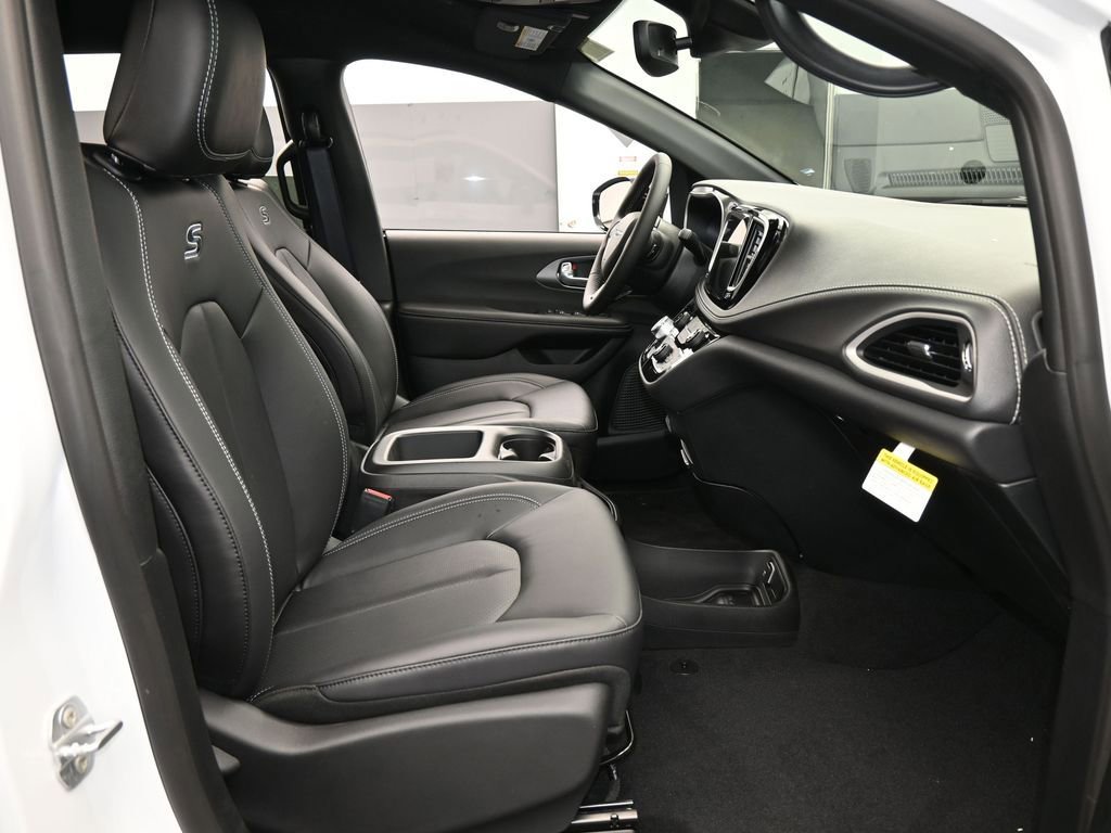 New 2026 Chrysler Pacifica Select w/ S Appearance Package image 43