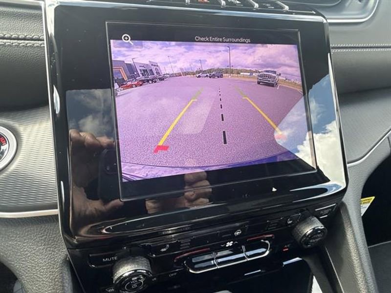 New 2025 Jeep Grand Cherokee Altitude image 13