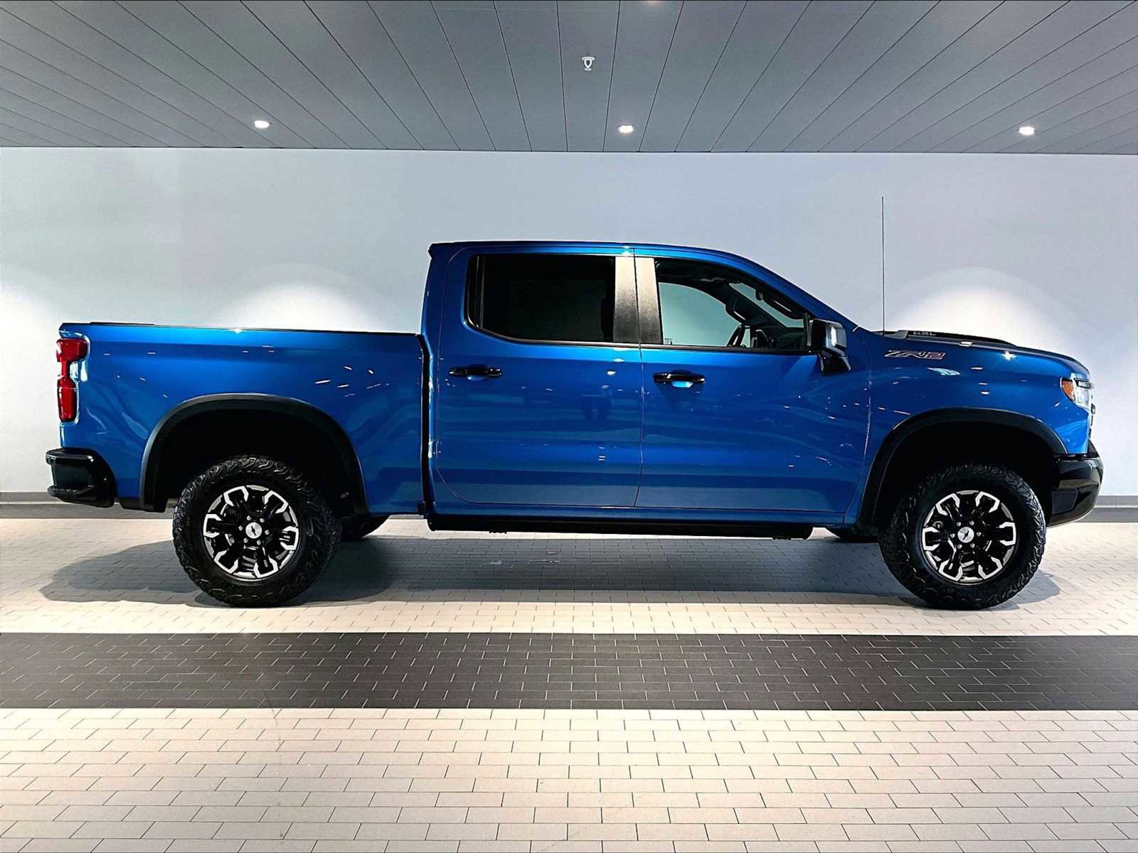 Used 2022 Chevrolet Silverado 1500 ZR2 w/ Technology Package image 11