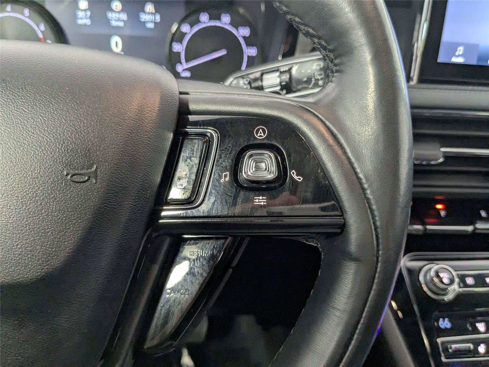 Used 2020 Lincoln Corsair FWD w/ Premium Package image 18