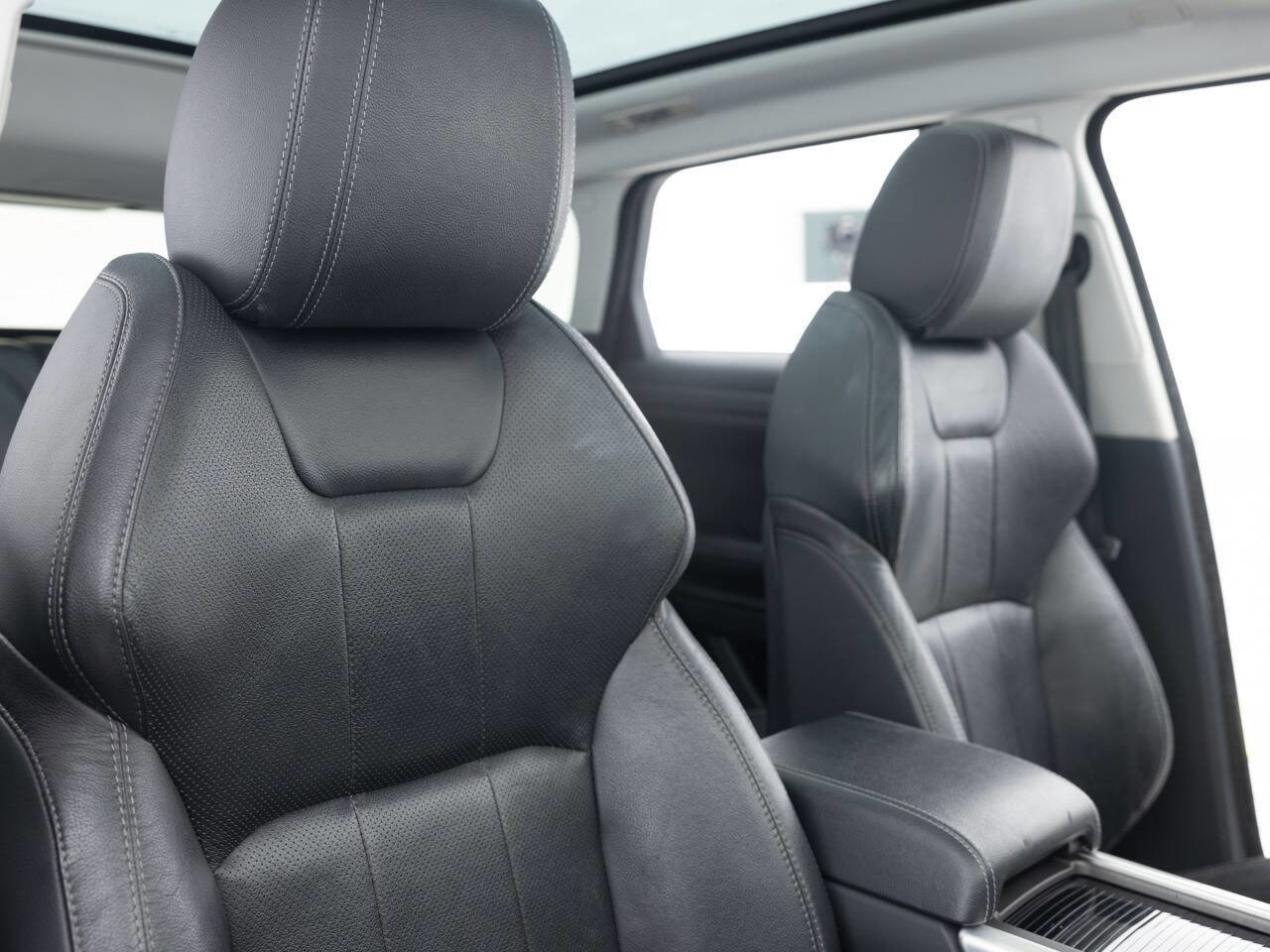 Used 2017 Land Rover Range Rover Evoque SE image 26