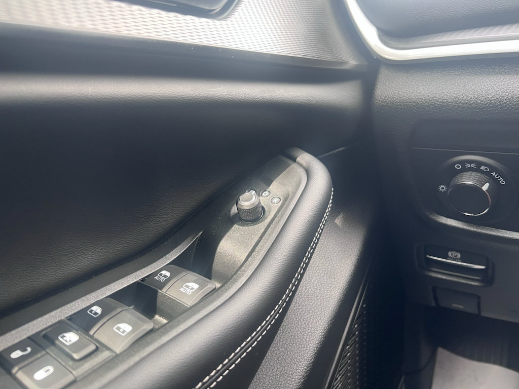 Certified 2025 Jeep Grand Cherokee Altitude RWD image 21