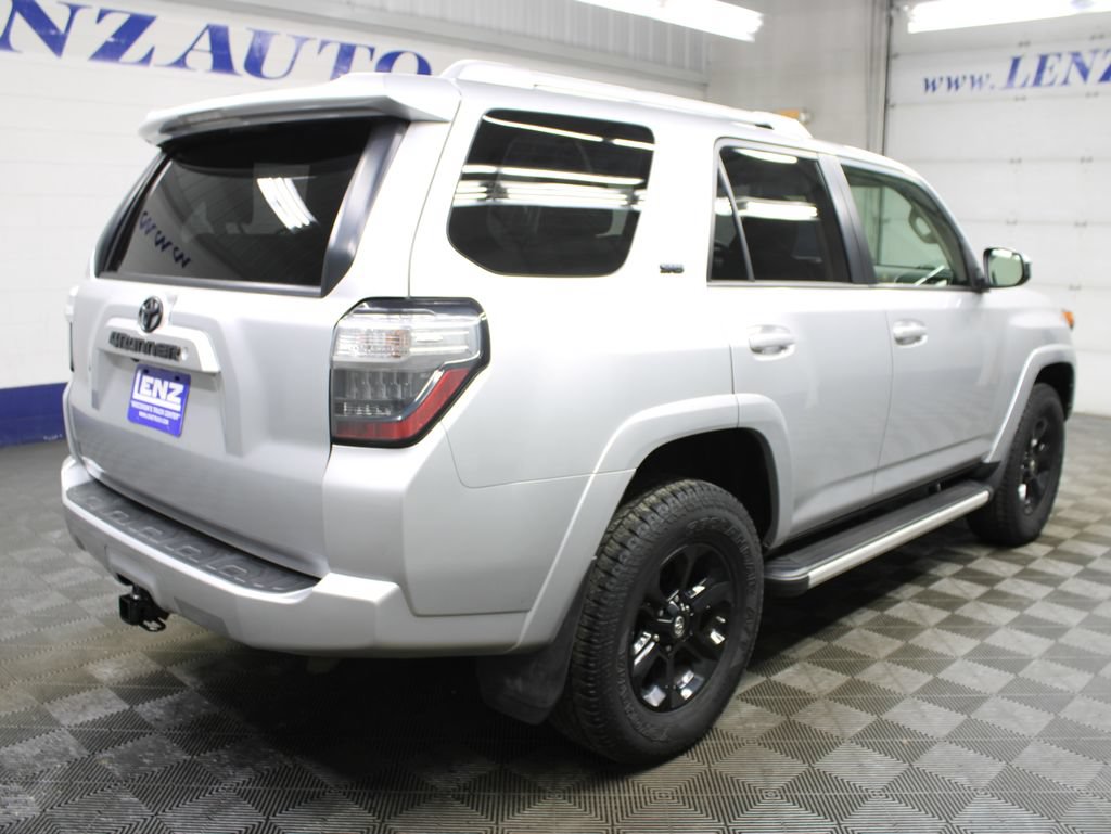 Used 2017 Toyota 4Runner SR5 AWD/4WD image 6