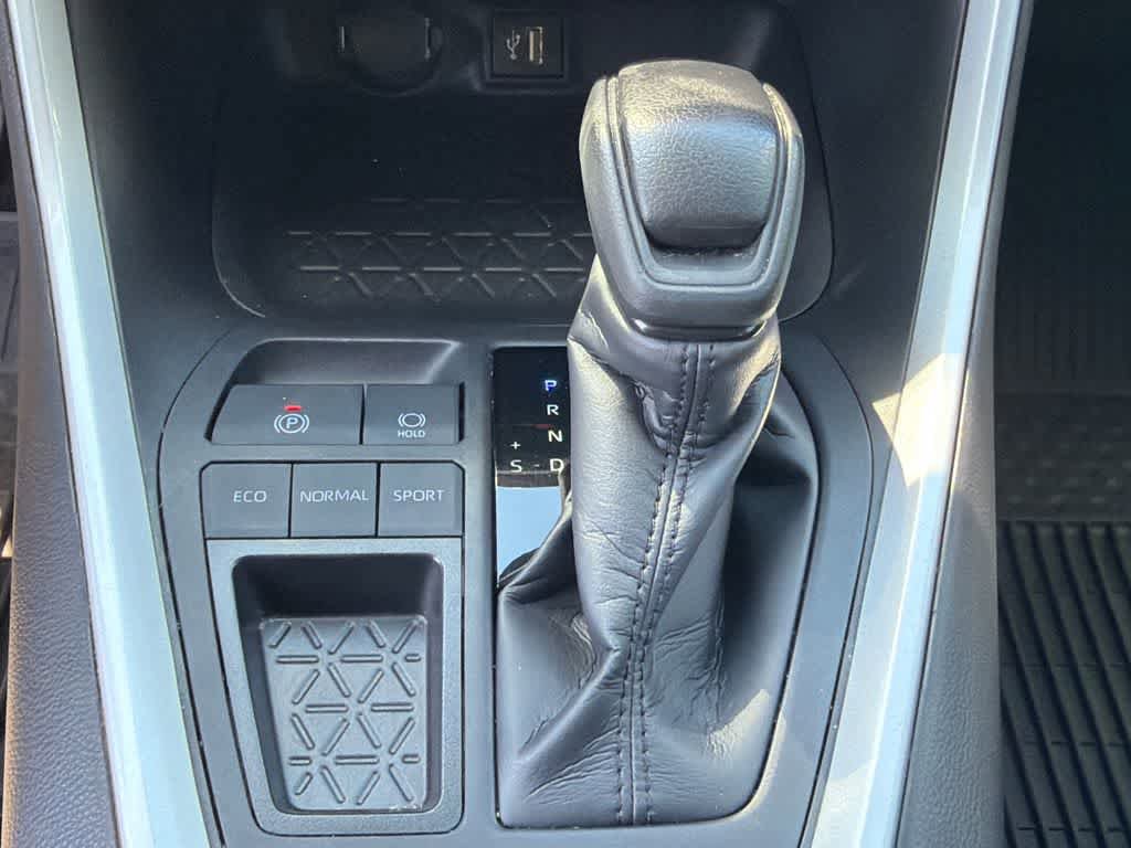 Used 2024 Toyota RAV4 LE image 29