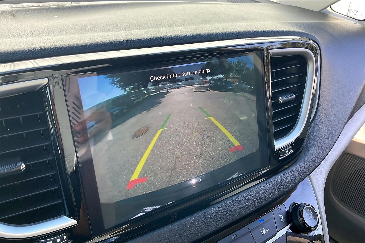 Used 2024 Chrysler Pacifica Touring-L FWD image 26