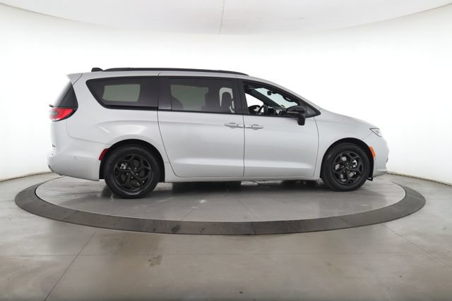 Used 2024 Chrysler Pacifica Premium FWD image 6