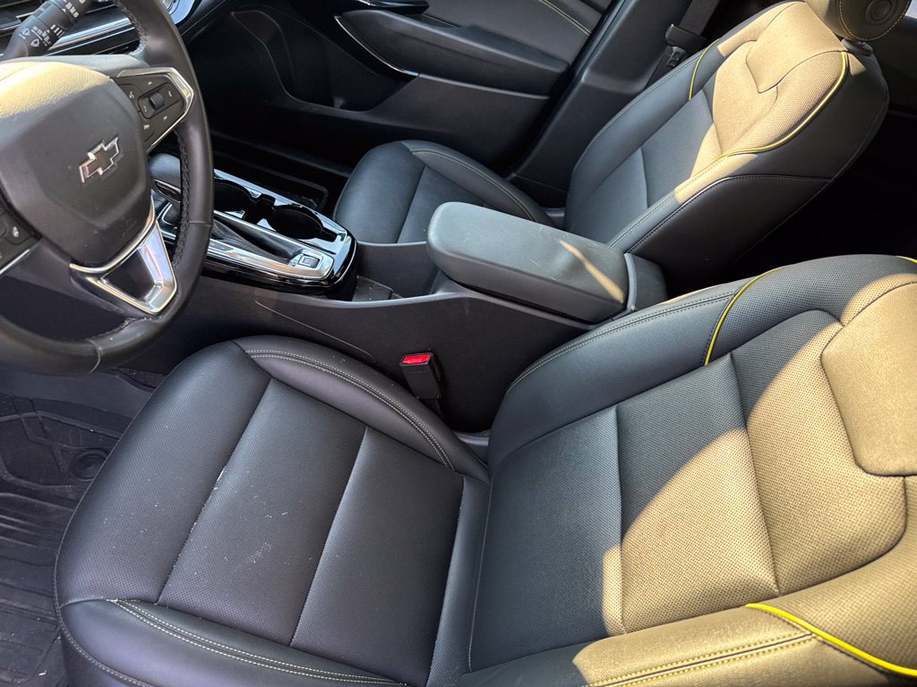 Used 2025 Chevrolet Trax ACTIV w/ Driver Confidence Package FWD image 2