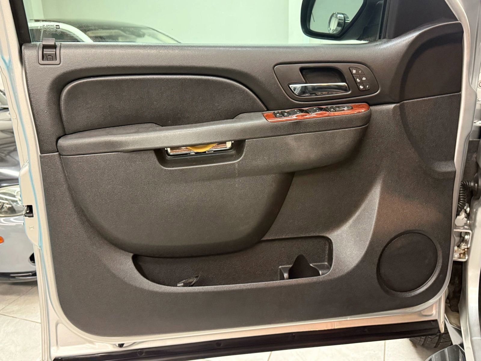 Used 2012 Chevrolet Avalanche LTZ image 15