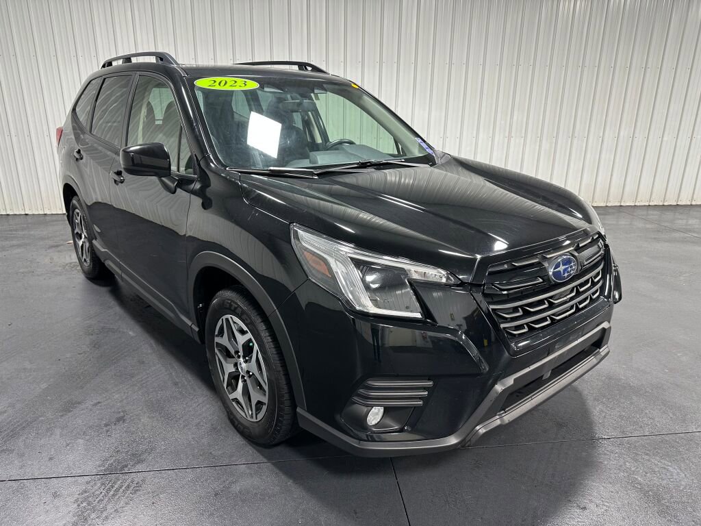 Used 2023 Subaru Forester Premium image 2