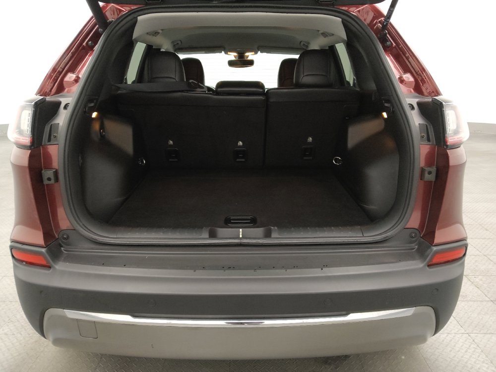 Used 2019 Jeep Cherokee Limited FWD image 29