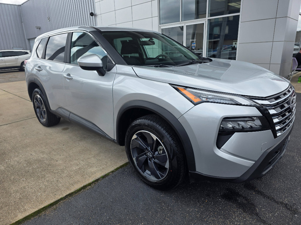 Used 2025 Nissan Rogue SV FWD image 2