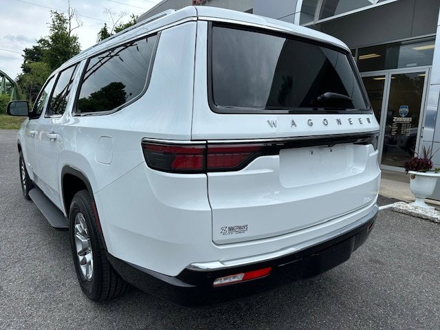 New 2024 Jeep Wagoneer L 4WD w/ Rear Seat Video Group 1 image 8