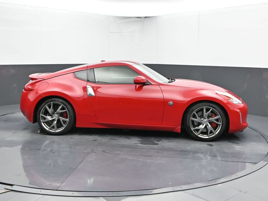 Used 2016 Nissan 370Z Coupe RWD image 4