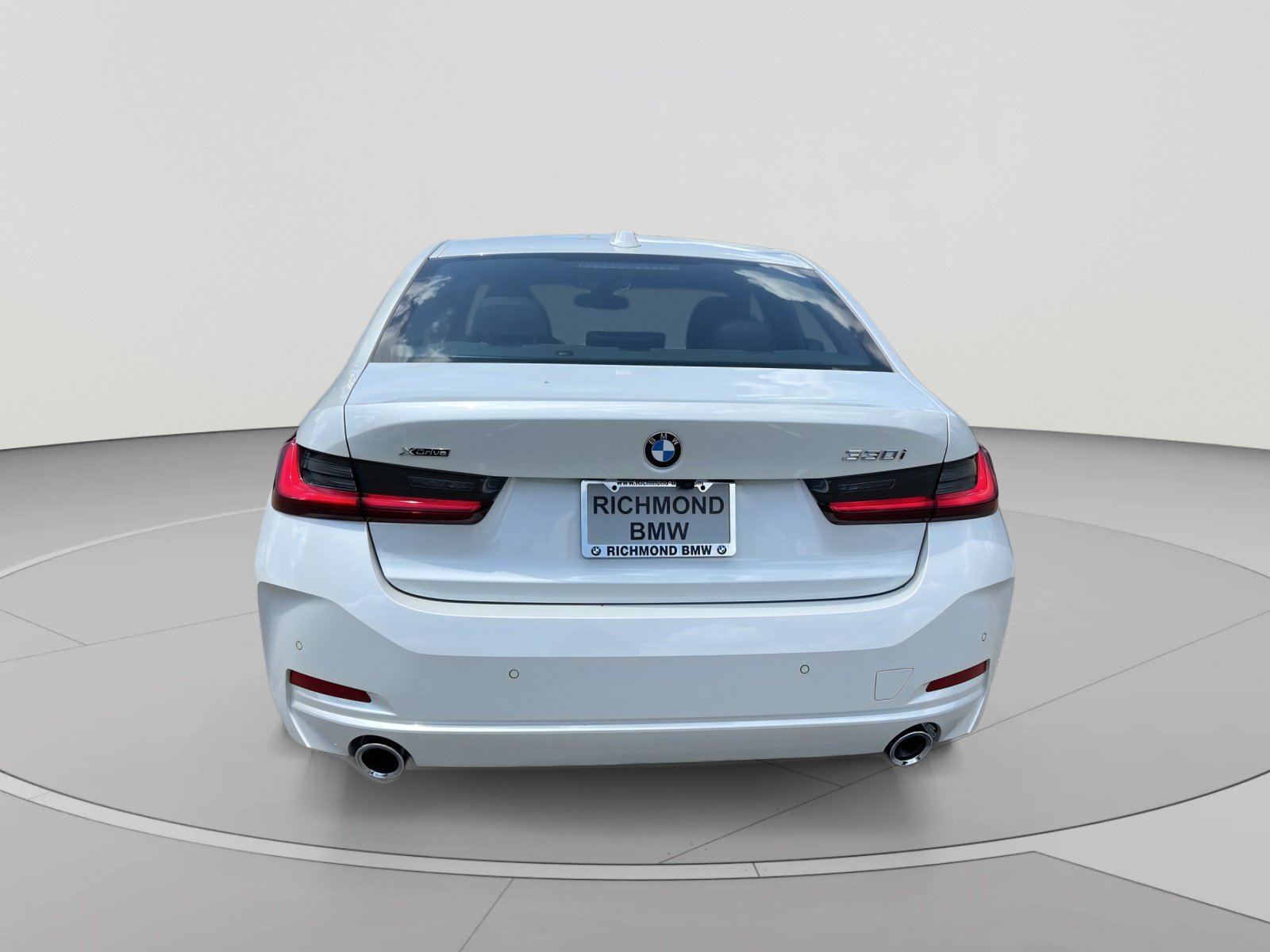 New 2025 BMW 330i xDrive Sedan w/ Premium Package AWD/4WD image 4