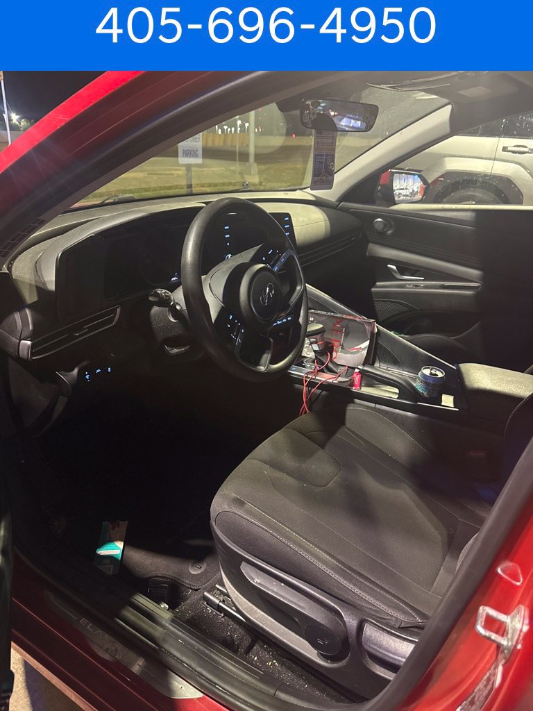 Used 2022 Hyundai Elantra SEL FWD image 3