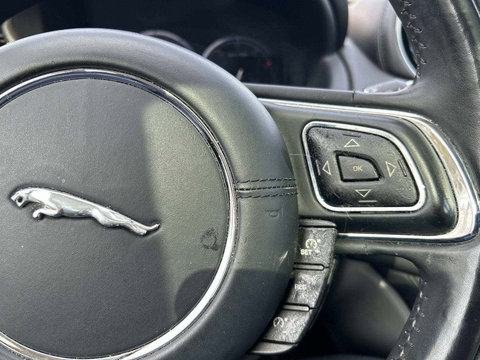 Used 2012 Jaguar XJ image 26