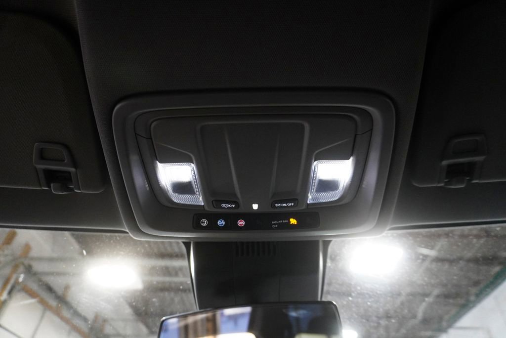 Used 2024 GMC Sierra 1500 SLE image 25