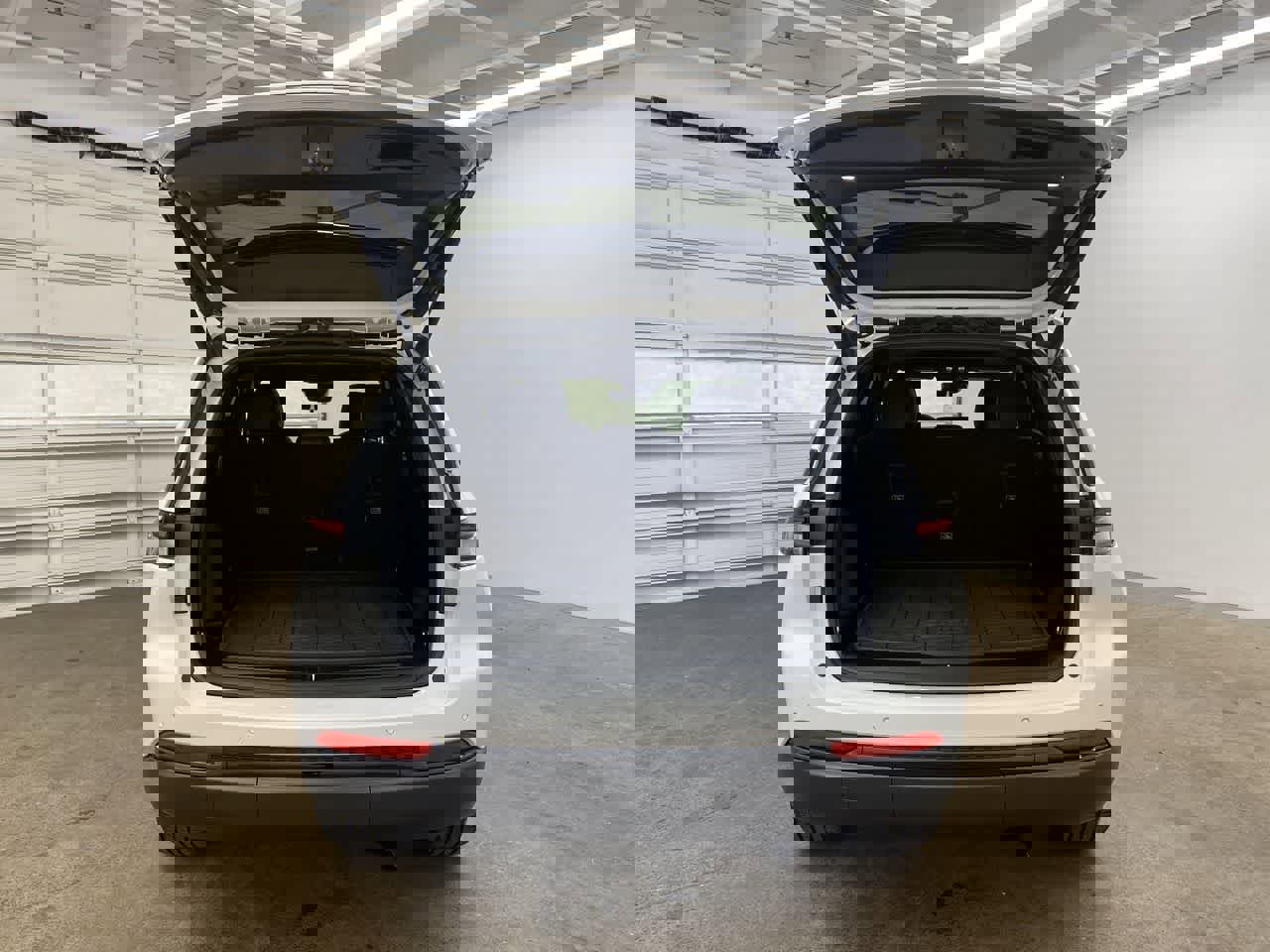 Used 2025 Jeep Grand Cherokee Altitude AWD/4WD image 29