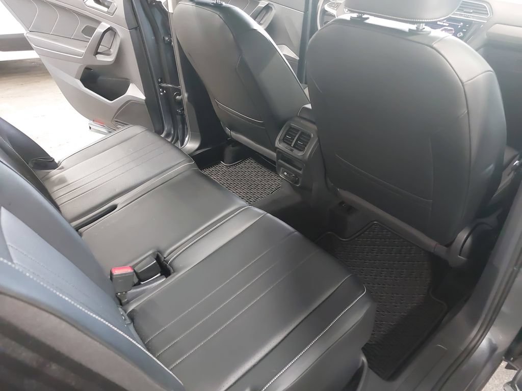 Used 2022 Volkswagen Tiguan SE AWD/4WD image 11