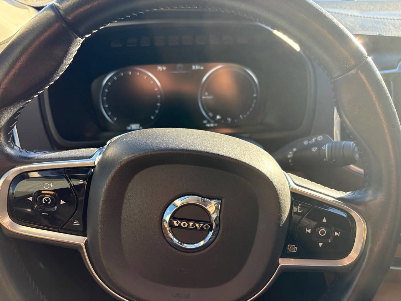 Used 2016 Volvo XC90 T8 Inscription image 28