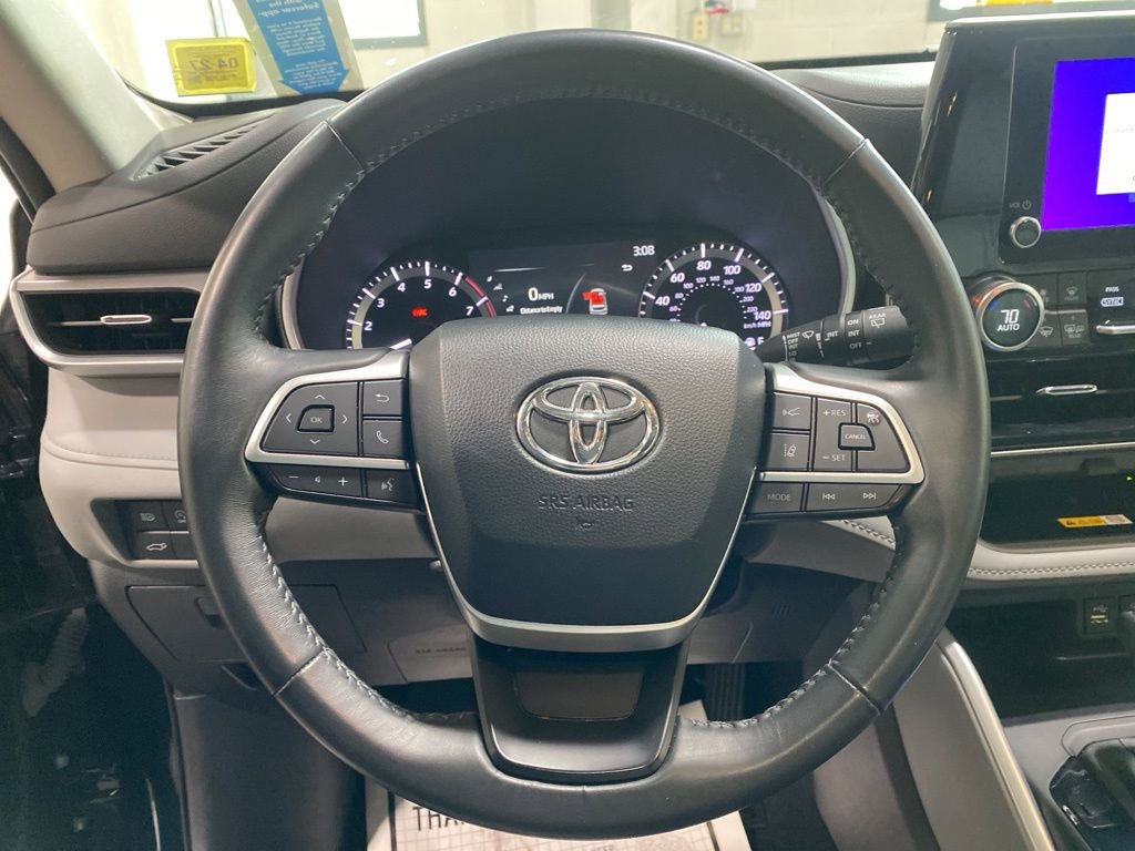 Certified 2023 Toyota Highlander XLE AWD/4WD image 23