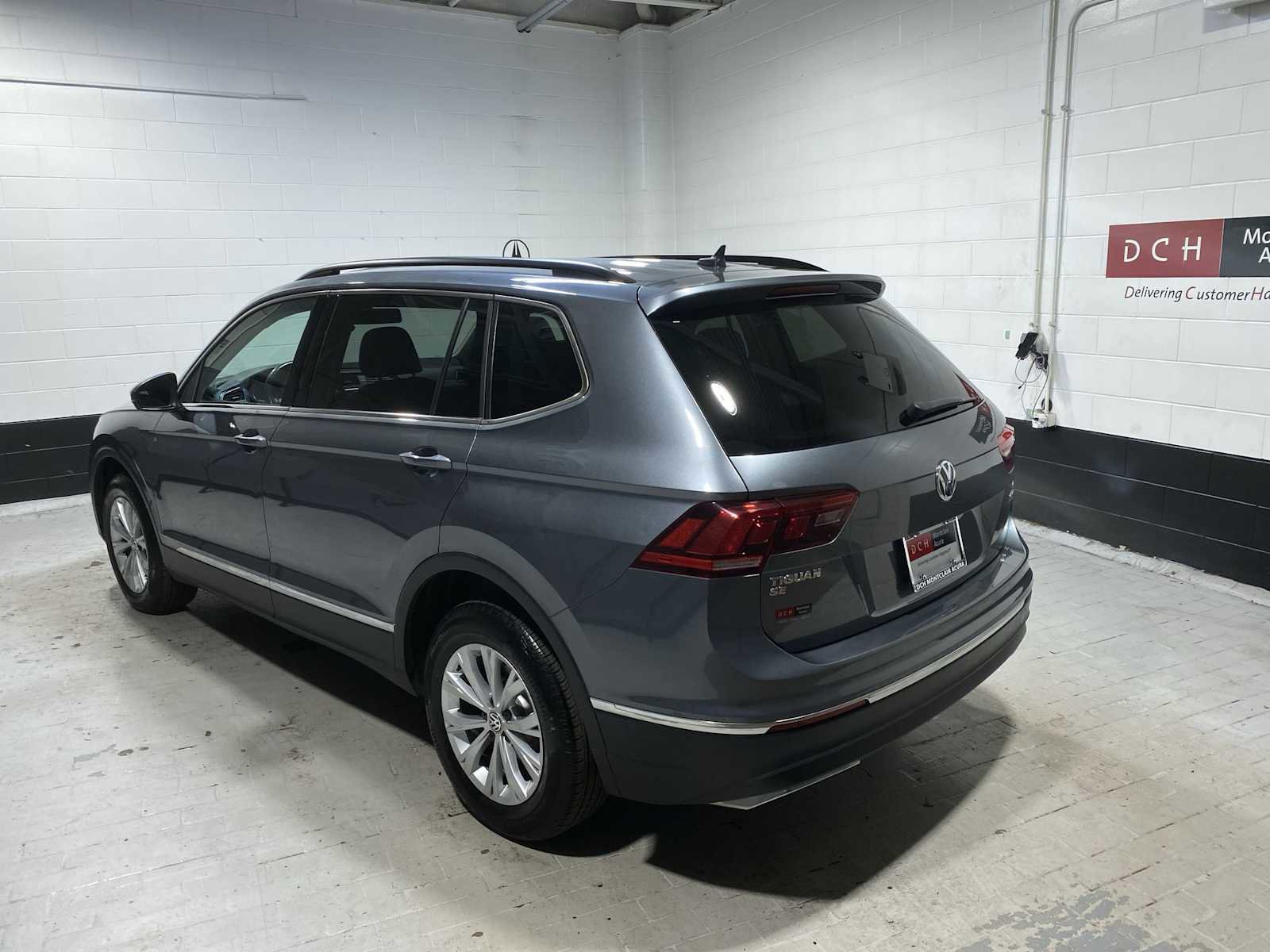 Used 2018 Volkswagen Tiguan SE AWD/4WD image 4