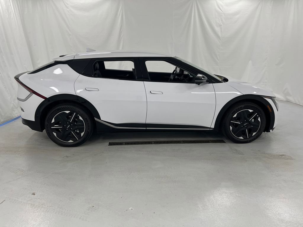 New 2025 Kia EV6 Wind image 2