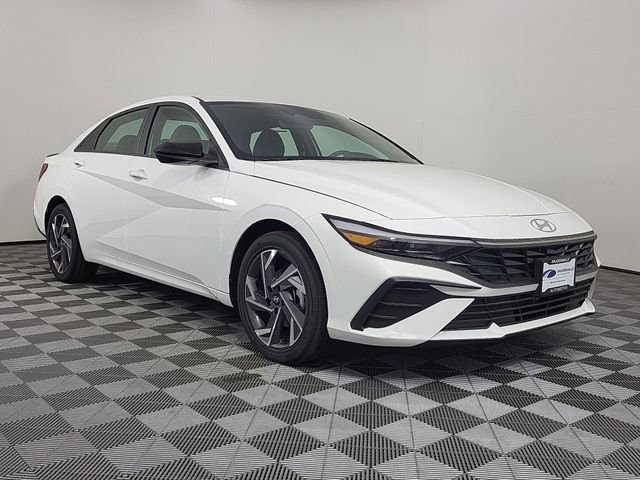 Used 2025 Hyundai Elantra SEL image 5