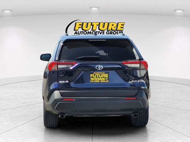 Used 2020 Toyota RAV4 XLE Premium FWD image 8