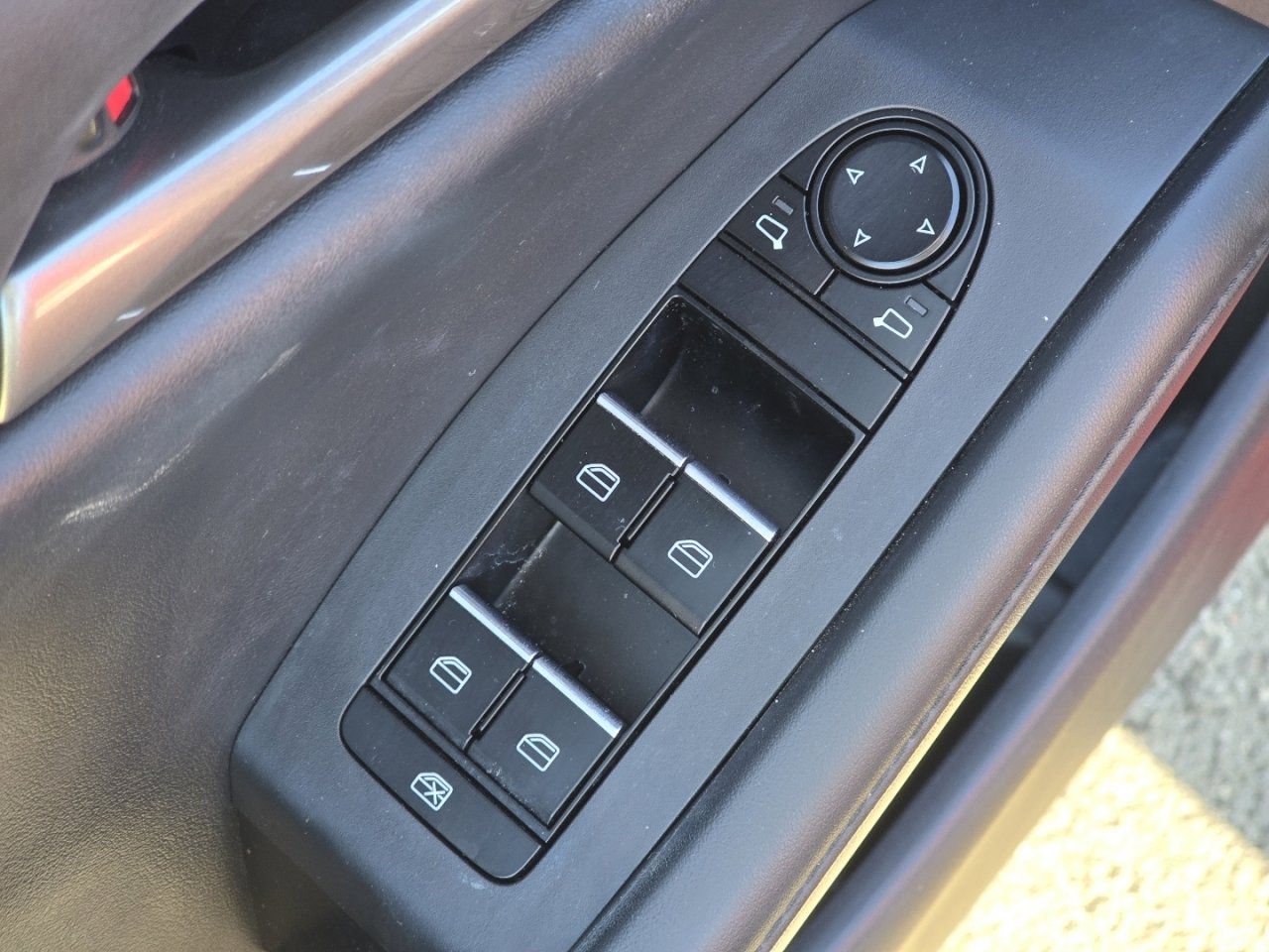 Used 2022 MAZDA MAZDA3 s image 24